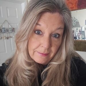 Meet your Posher, Debbi